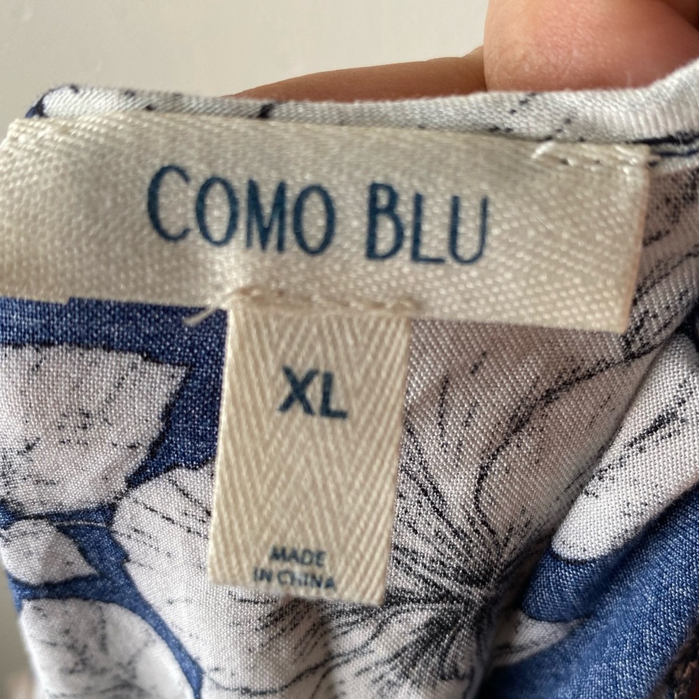 Como Blu Floral Blue & White Tie-Front Blouse | Size XL | Tropical Hibiscus Top - Picture 6 of 7